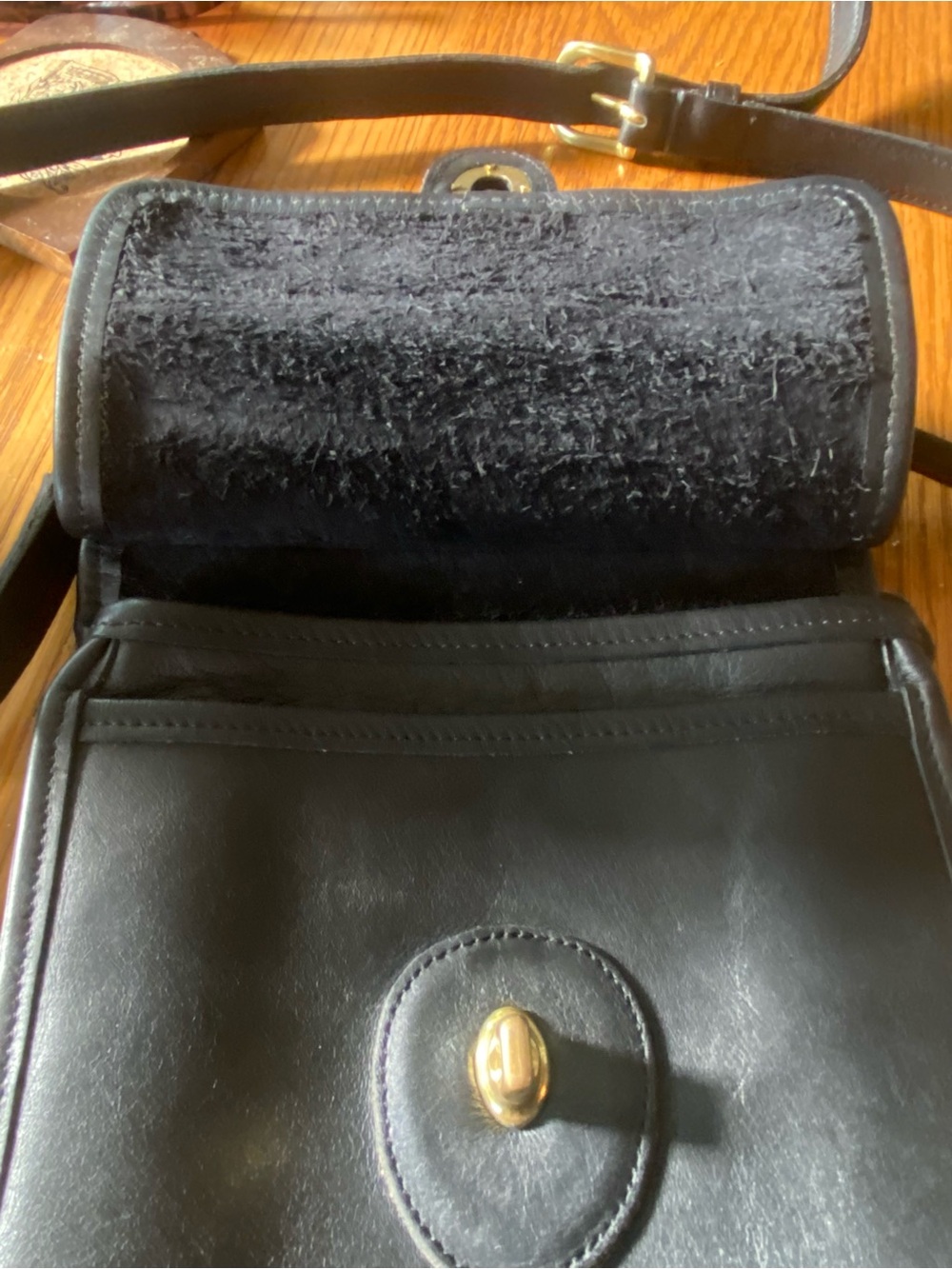 Vintage Coach Murphy 1990’s Leather Crossbody with Gold Turn-Lock - Picture 5 of 11